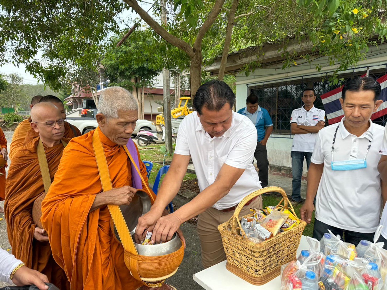 ทำบุญ ตักบาตร ปี 2566